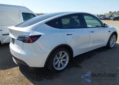 2021 Tesla Model Y Long Range Dual Motor All-Wheel Drive z USA, uszkodzony, nr VIN 5YJYGAEE0MF259460